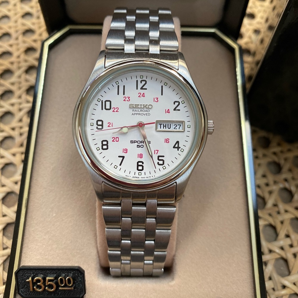 NEW Men’s Seiko sports 50 Watch